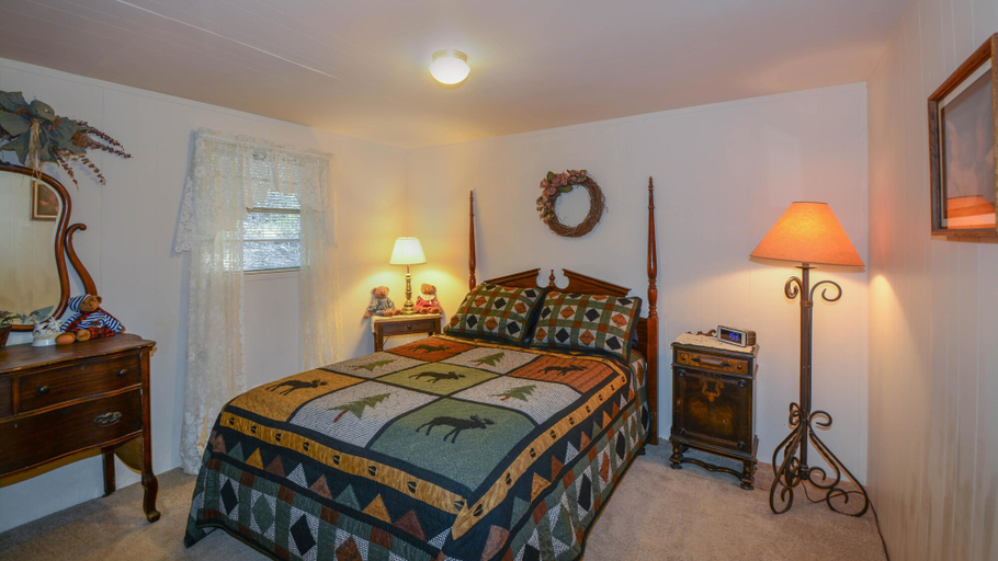 Bedroom 3, Whispering Pine Vacation Rentals, Lincoln