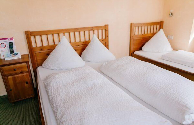 Bedroom 3, Landhotel Airport Inn, Rhein-Hunsrück-Kreis