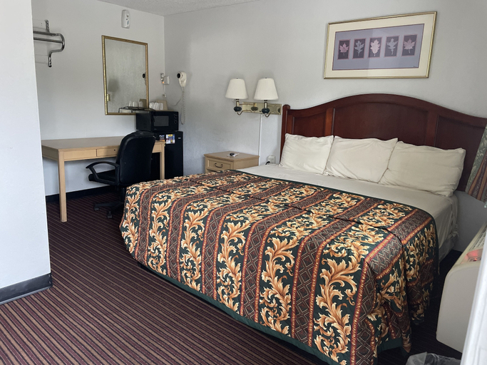 Bedroom 3, American Inn Motel, Sabine