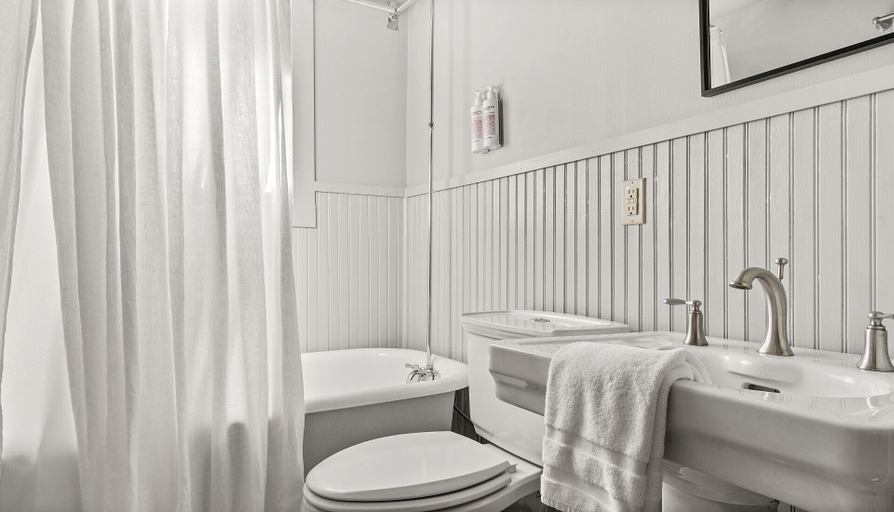 Bathroom 3, Callicoon Hills, Sullivan