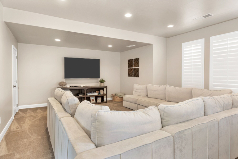 Living room 5, Mitchell's Place 4 Bedroom Apts by RedAwning, Washington