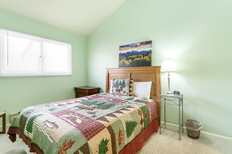 Room 5, C305 W Beaver Creek Blvd 2 Bedroom Condo by RedAwning, Eagle