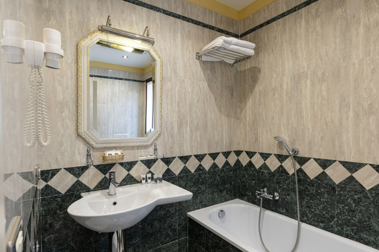 Bathroom 3, Hotel Ca' Dogaressa, Venezia