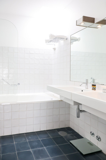 Bathroom 13
