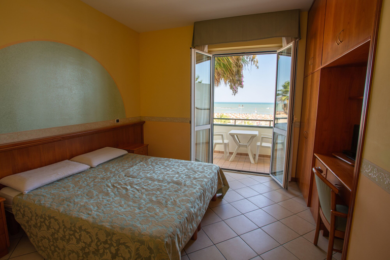 Bedroom 2, HOTEL ROMA, Teramo