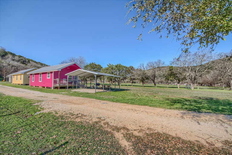 Exterior 3, Wine Cup Rr9122wc 1 Bedroom Home by RedAwning, Comal