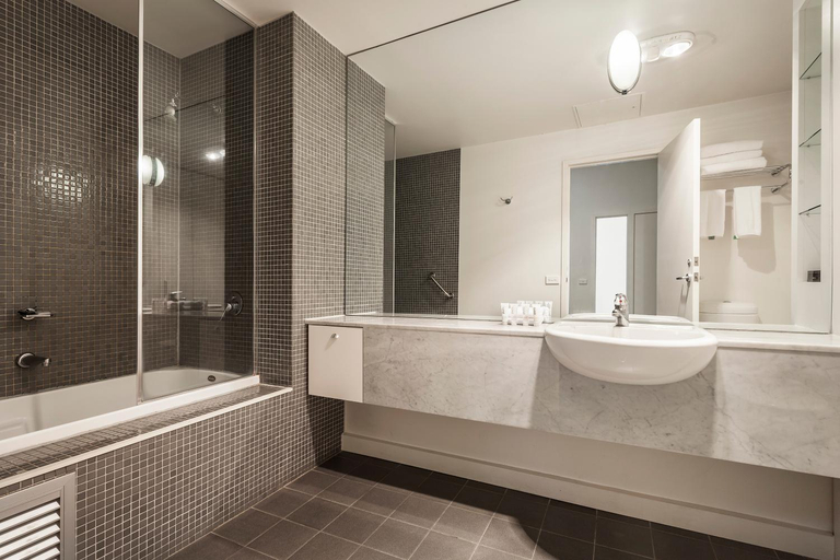 Bathroom 3, Melbourne CBD Central Apartment Hotel, Melbourne