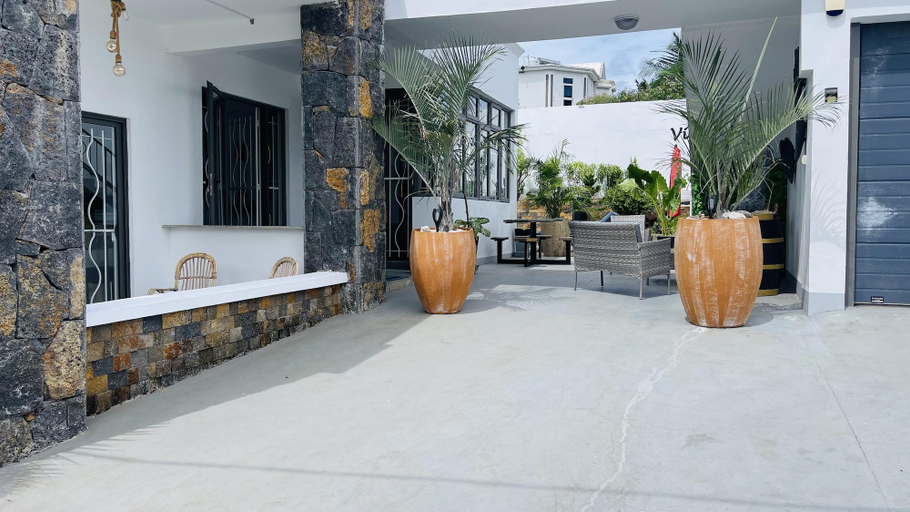 Terrace/patio 4, Spacious Private Villa With Roof top bar, Black River