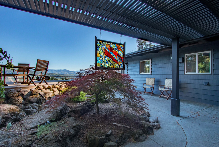 Property grounds 3, Eye On The Gorge 2 Bedroom Home by RedAwning, Klickitat