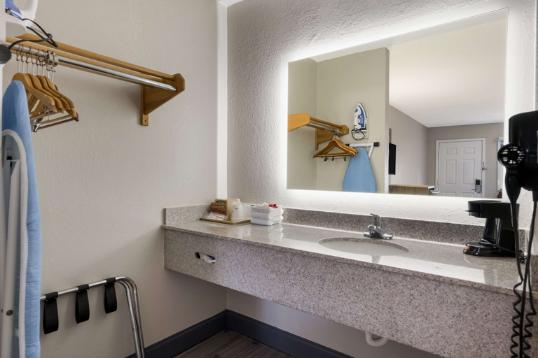 Bathroom 4, SureStay Hotel by Best Western Spring North Houston, Montgomery
