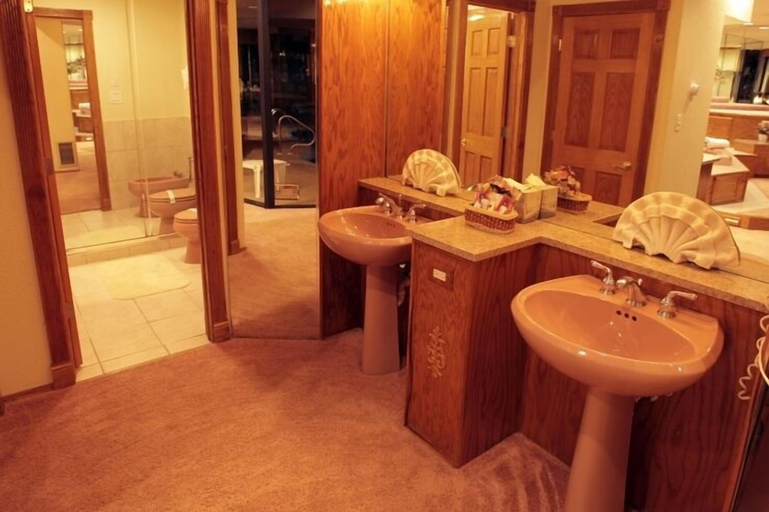 Bathroom 4, Sybaris Pool Suites Mequon, Ozaukee