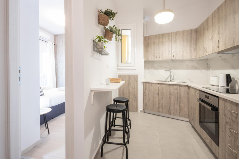 Room 4, Sunlit Serenity Cozy 1bdrm Escape in Athens, Attica