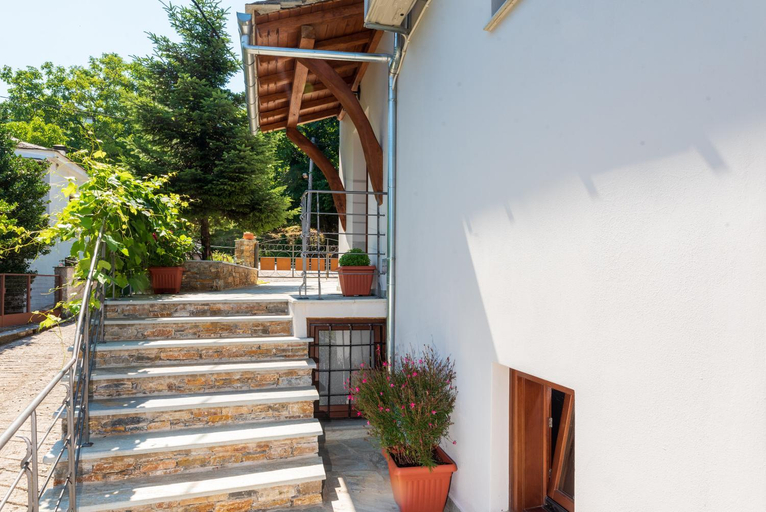 Others 5, Αλυσσος suites, Thessaly