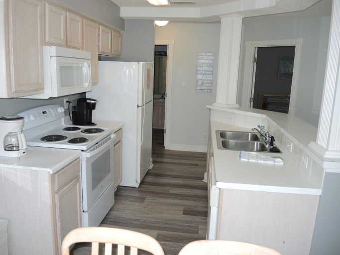 Private kitchen 4, 503m 1 Bedroom Villa by RedAwning, Brunswick