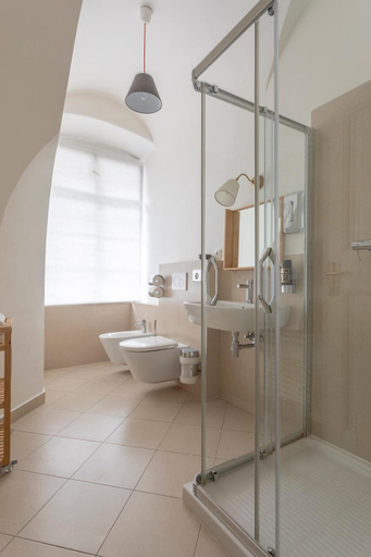 Bathroom 3, Three Golden Crowns Apartments, Praha 1