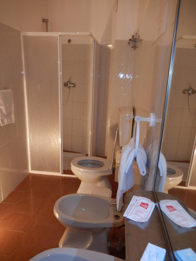 Bathroom 5, Hotel-Pensione 4 Stagioni, Messina