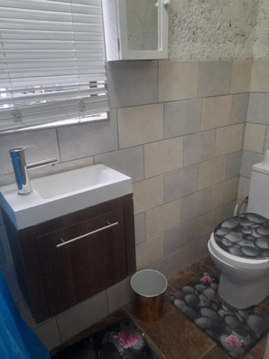 Others 2, Cozy guesthouse springs, Ekurhuleni
