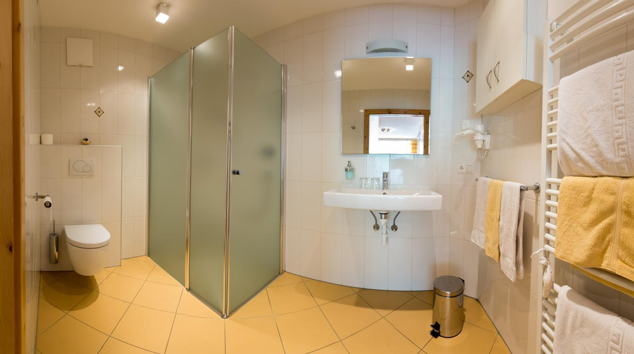 Bathroom, Hotel Restaurant Rosmarie, Bolzano