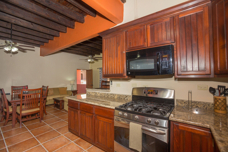 Others 4, Caribbean Breeze 6b 2 Bedroom Condo by RedAwning, Roatán
