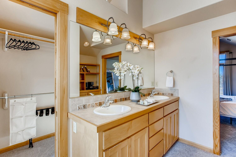 Bathroom 4, Brilliant Posh Home - Backs to Poudre River Trail, Larimer