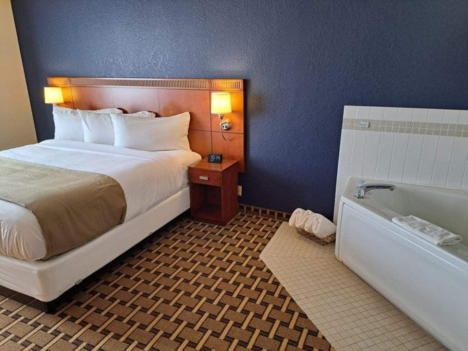 Bedroom 3, Crossroads Hotel, Aitkin