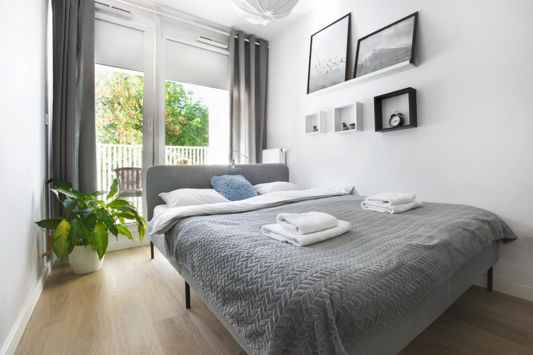 Others 5, Komfortowy apartament z balkonem i parkingiem, Środa Śląska