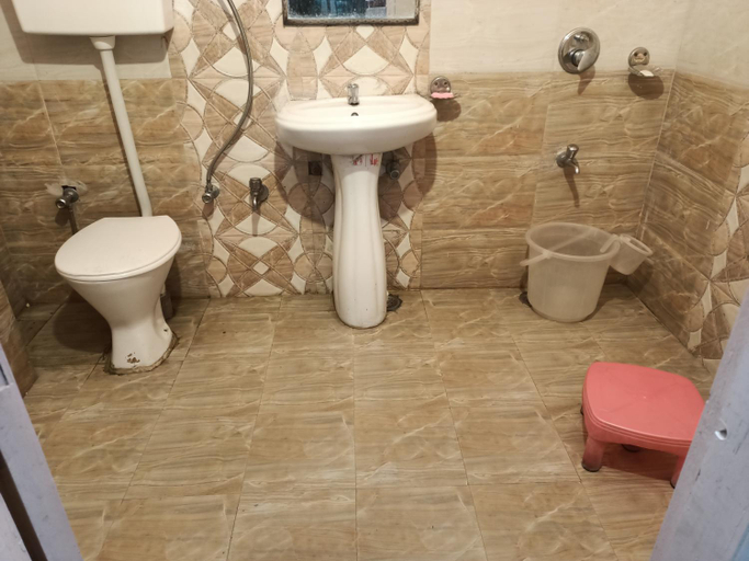 Bathroom 5, Ivy Stays, Shimla