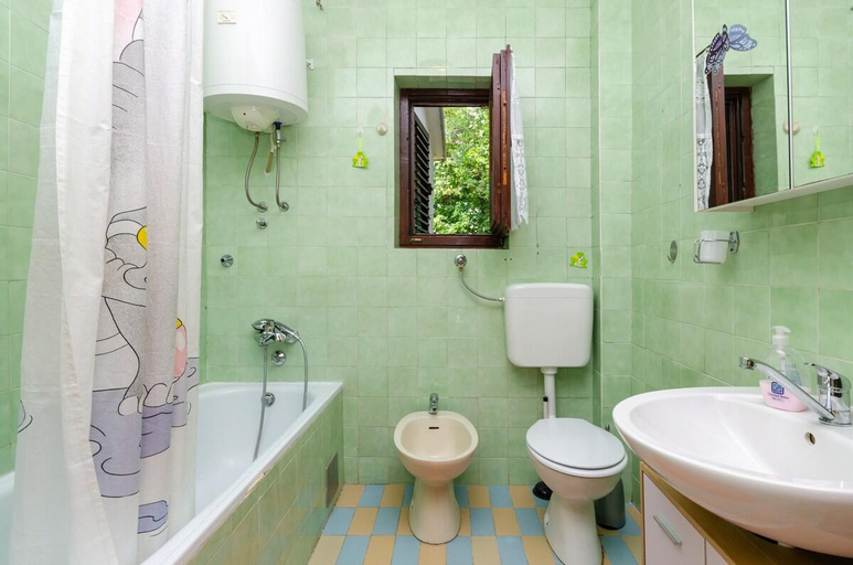 Bathroom, Omercic, Crikvenica