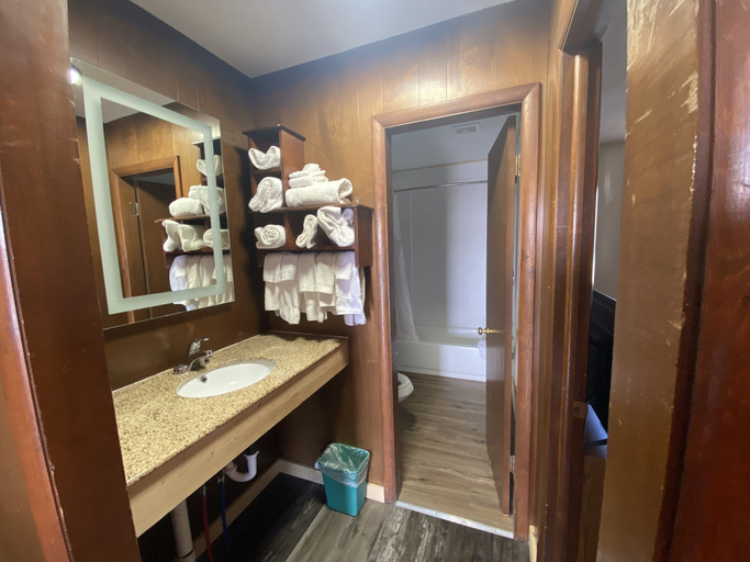 Bathroom 3, Rainbow Lodge, Rio Grande