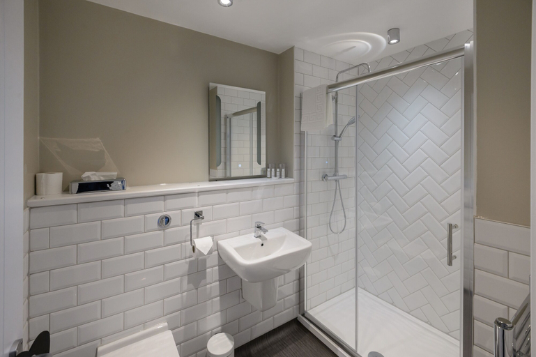 Bathroom 3, Balfour Arms, Devon