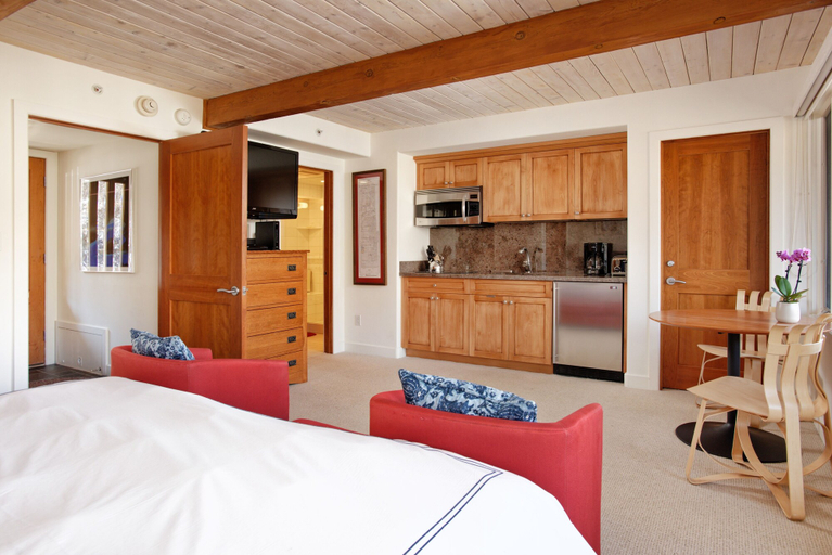 Room 5, Aspen Alps Apartment #507 Home by RedAwning, Pitkin