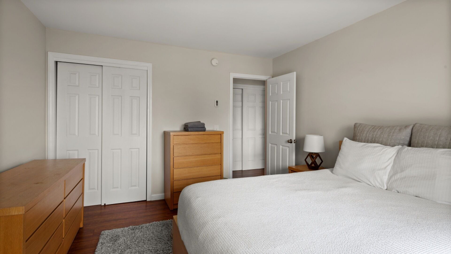 Bedroom 3, 41 Summit Condo Near Mountain Shuttle by RedAwning, Washington