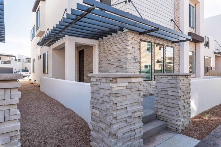Exterior & Views 2, Camelot by RedAwning, Washington