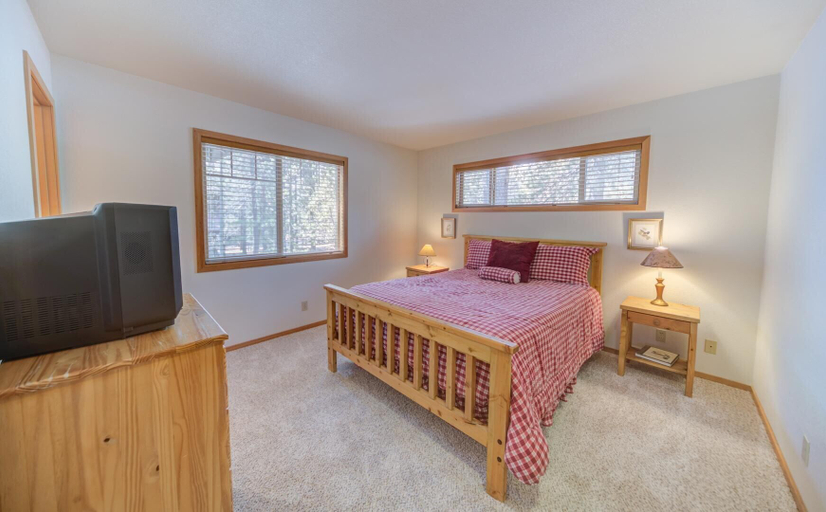 Bedroom 3, Lost Lane 11, Deschutes