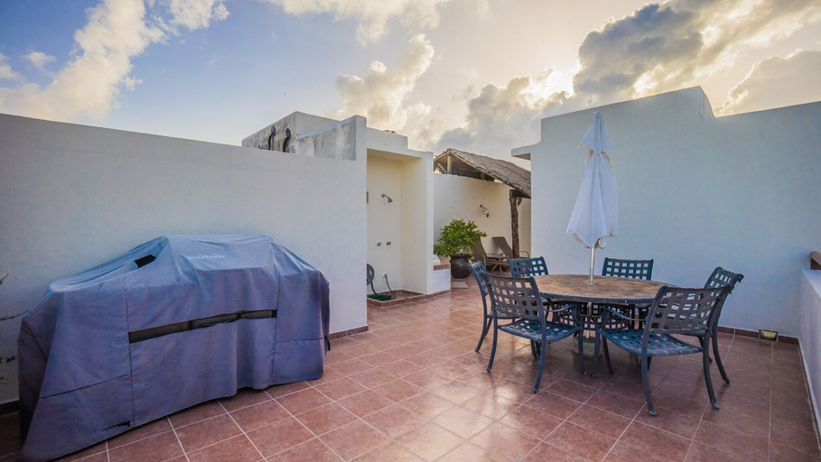 Balcony 4, Margaritas 306 2 Bedroom Condo by RedAwning, Cozumel