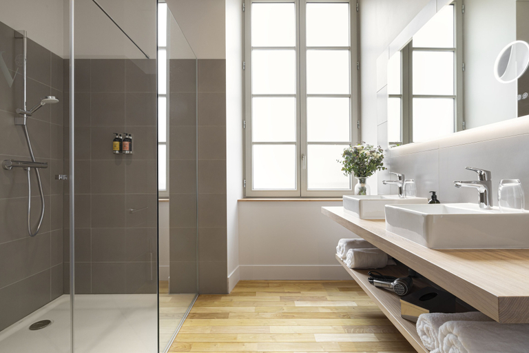 Bathroom 5, Domaine et Château de Valinches, Loire