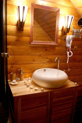Bathroom 3, Rakhiv Plai, Rakhivs'kyi