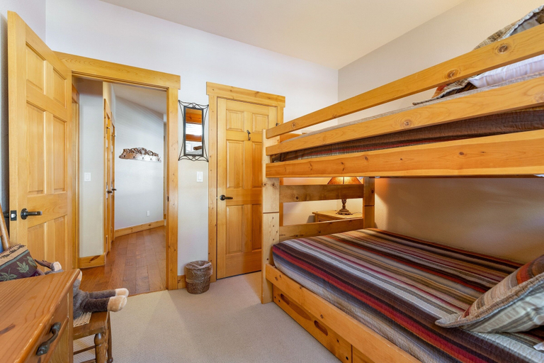 Room 2, 8758 Trappers Crossing 2 Bedroom Condo by RedAwning, Summit