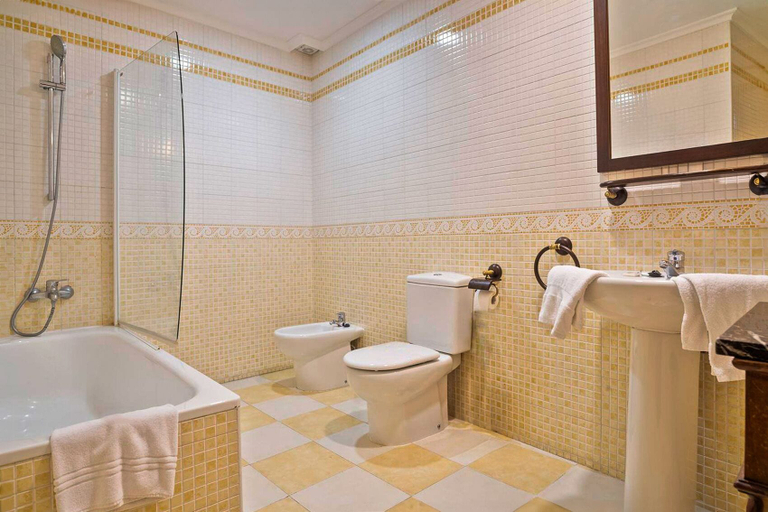 Bathroom 4, Palacio Rejadorada, Zamora