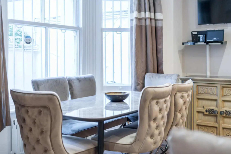 Others 4, Bright and Modern 2 Bedroom Apartment in Earl's Court, London