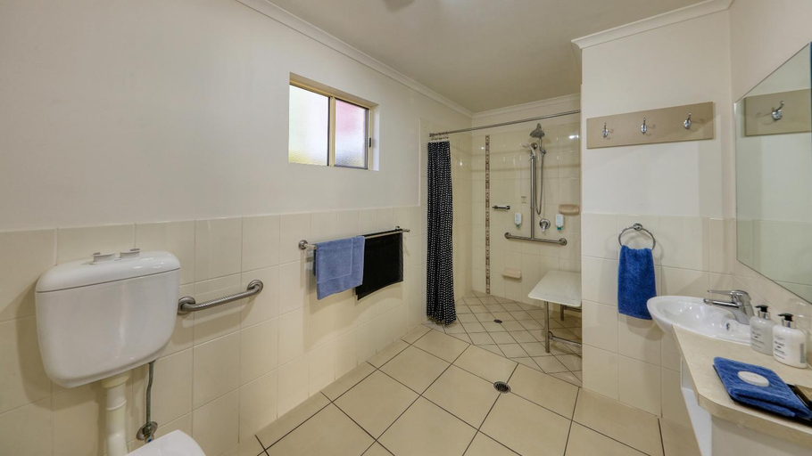 Bathroom 3, Chinchilla White Gums Motor Inn, Chinchilla