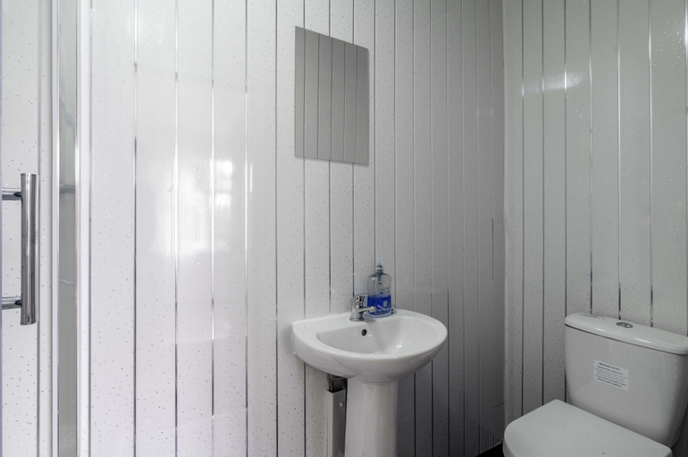 Bathroom 2, Charming 1-bed Studio9 in Coventry, Coventry