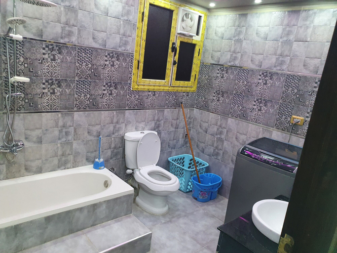 Bathroom, Lovely 3-bed Pyramids Viewapartment in Kafr Nassar, Al-Ahram