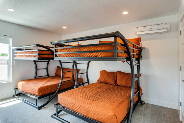 Bedroom 3, St George Retreat #15 by RedAwning, Washington