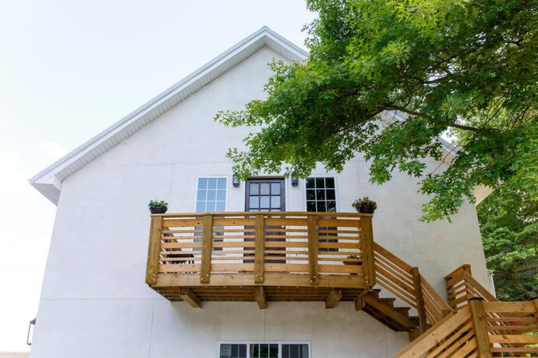 Park Carriage House Rest & Explore with Hollyhock, Jefferson