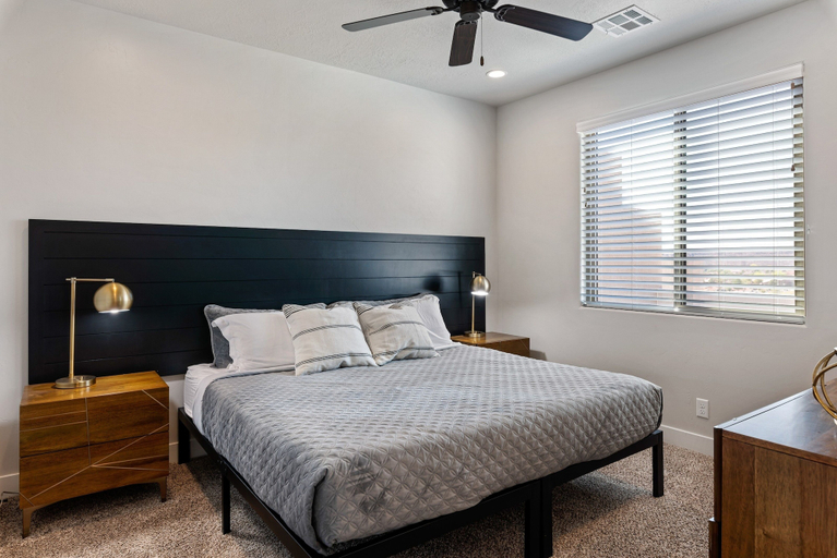 Bedroom 3, Desert Escape by RedAwning, Washington