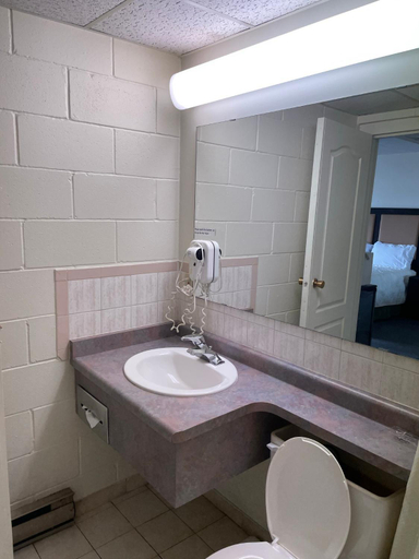 Bathroom 3, Grand Persepolis Inn, Niagara