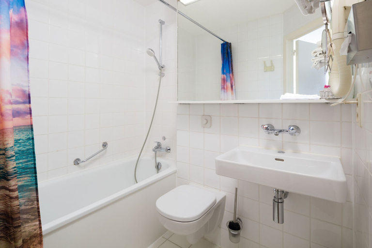 Bathroom 5, Hotel Vivaldi, Antwerpen