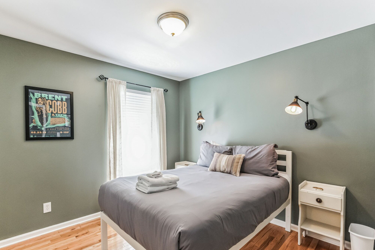 Bedroom 3, This Must Be the Place, Davidson