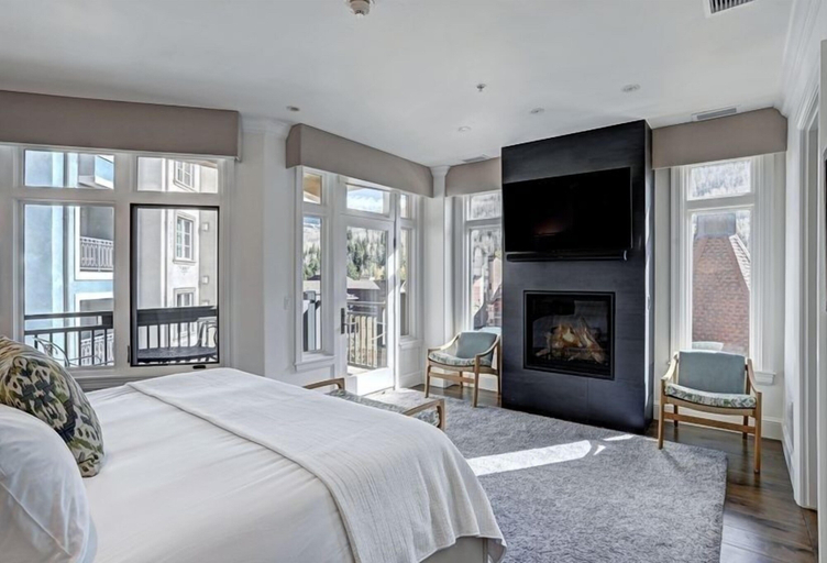 Room 3, Luxury Mountain-Side Penthouse with Stunning Views! by RedAwning, Eagle